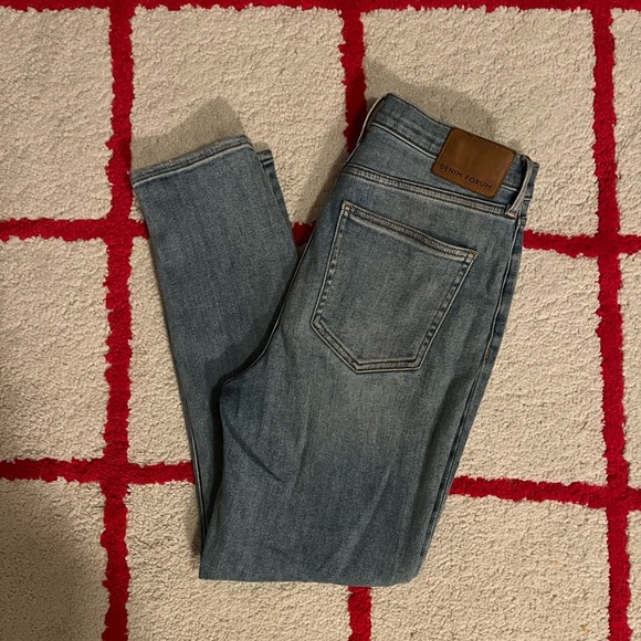 Aritzia Lola High Rise Skinny - Light Wash - Picture 3 of 4